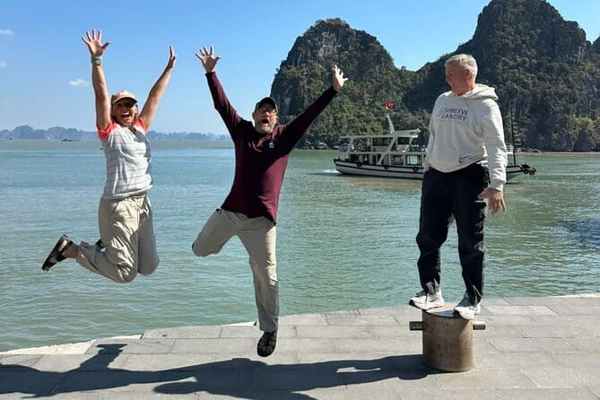 Private 1 Day Tour in Ha Long Bay with Private Cruise or Group - A one-day Ha Long Bay plan that balances caves and water