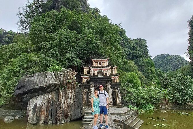 Private Boat and Biking Tour in Ninh Binh (Trang An - Hang Mua) - Lunch in Ninh Binh: yin-yang balance and a real break