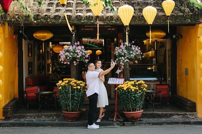 Private car from Danang to Hoi An - Meeting at Da Nang Airport and Getting Moving Fast