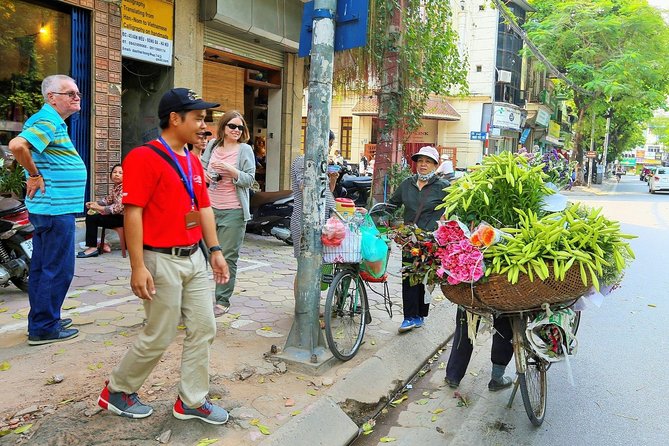 Private Crowd Free Hanoi: Morning Highlights of the City Experience - Pho lunch: what’s included, and how to order smart