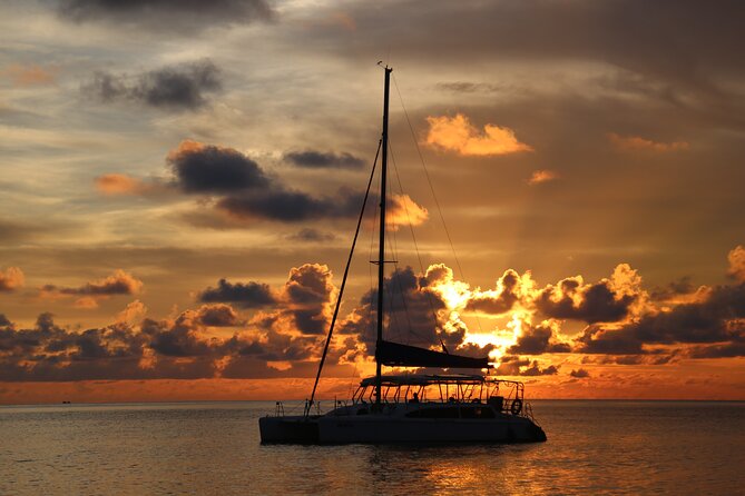 Private Day Sailing Cruise on Yacht in Nha Trang - Private Sailing in Nha Trang Bay: The Vibe You’re Paying For