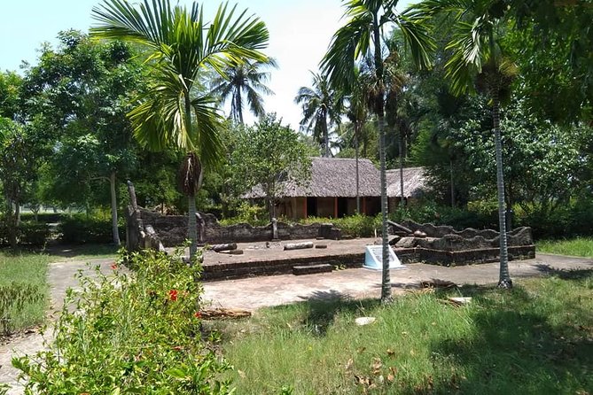 Private Day Trip To Visit MY LAI MASSACRE from Hoi an or Da Nang City - Stop 1: Son My Memorial and the 1-hour pacing