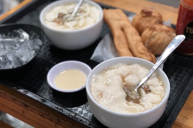 Private Food Tour: Standard, Gluten-Free or Vegetarian Options - Vegetarian options that still feel like a true Hanoi dinner