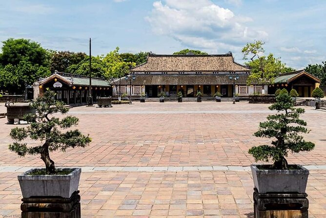 Private Full-Day Tour of Hue from Da Nang or Hoi An City - Stop 3: Hai Van Pass photo stop—short, but it changes the feel