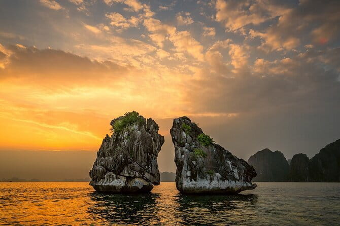 Private Full-Day Tour to Halong Bay from Hanoi - Sung Sot Cave: the Surprise Grotto for one focused hour