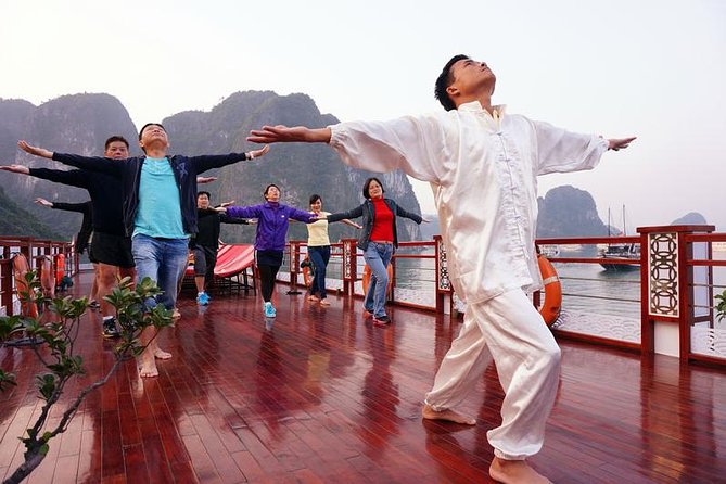 Private Halong Bay In Day - Dong Thien Cung and Ba Hang: the smaller-boat change of pace