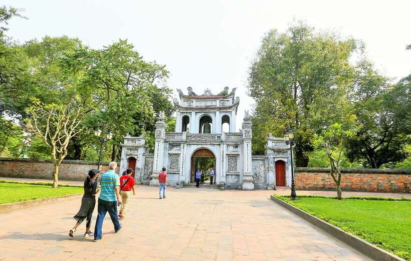 Private Hanoi: Crowd-free Morning Highlights - The tea arts break: green tea, green bean cake, and stories