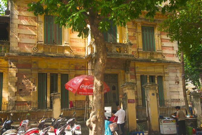 Private Hanoi Half-Day Tour: Train Street and Must Visit Places - Hoa Lo Prison: Hanoi Hilton With Time to Walk and Read