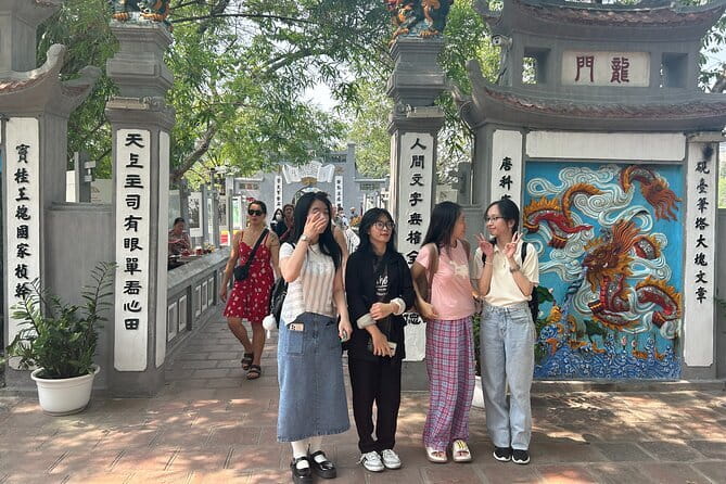 Private Hanoi Old Quarter Food Tour with 8+ Authentic Tastings - Tống Duy Tân street: where the eating rhythm speeds up