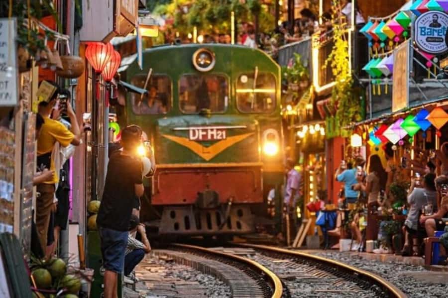 Private: Hanoi Street Food Exploration and Train Street Trip - What It Feels Like to Eat Like a Hanoian