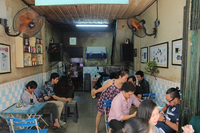 Private Ho Chi Minh Sightseeing and Food Tour by Scooter - Coffee, conversation, and the social side of eating