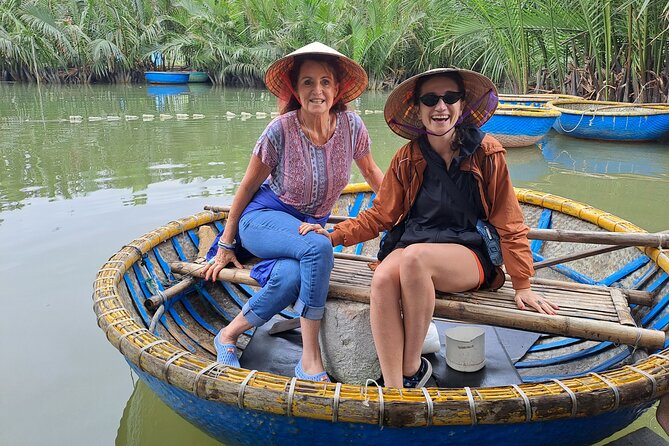 Private Hoi An Countryside: Biking, Basket boat, buffalo, foods - Basket boat paddle to Thu Bồn River and the crab-catching moment