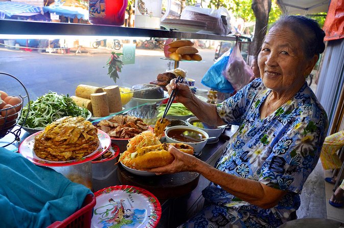 Private Hoi An Evening Food Tastings Tour by Bike - Pedal through the outskirts: 15 km that still feels like an adventure