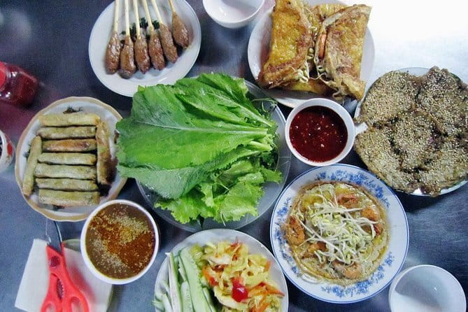 Private HoiAn Ancient Town Night Market Street food tour by Night - Hoi An at Night, with a guide who keeps it real