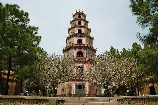 Private Hue Full Day City Tour for Families - Lunch at Quan Hanh Restaurant: bun bo hue plus 5 dishes