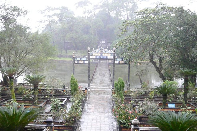 Private Hue Tombs & Pagoda Tour with Local Guide - Your route: from Minh Mang to Thien Mu Pagoda
