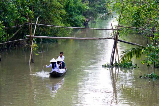 PRIVATE LUXURY Mekong Delta full day from HCM city - Traditional music at a culture house: a calmer moment in the day