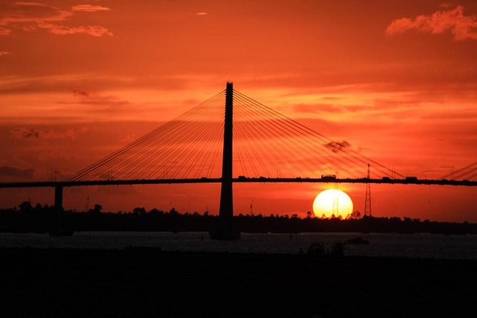 PRIVATE Luxury Sunset Mekong Afternoon trip from HCM city - Road to the Tiền River: what the timing feels like