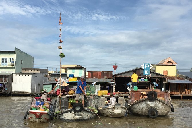 Private Mekong delta - Non touristic area 02D - 01N - Floating market - Go Cong Stop: Wet Market, Bikes/Scooters, and a Home-Cooked Lunch