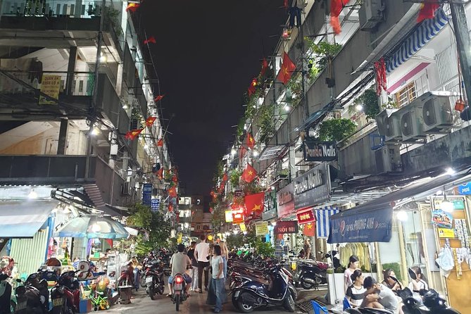Private sight-seeing motorbike tour with local expert/student in HCMC - Chua Van Phat: an ornate temple tucked into an alley