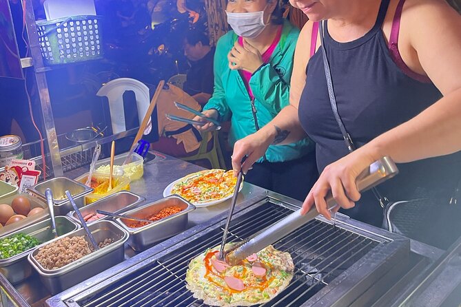 Private Street Food Discovery by Cyclo at Night in Ho Chi Minh - Ho Thị Kỷ Flower Market: color, work, and the city’s daily rhythm