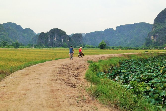 [Private] Tam Coc Boat-ride & Bich Dong Pagoda - Day tour - Hanoi to Ninh Binh: the Real Start Time Is the Drive