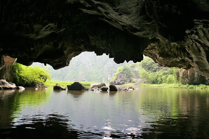 [Private] Tam Coc Boat-ride & Bich Dong Pagoda - Day tour - Lunch in Ninh Binh: Included, But Still a Strategic Break