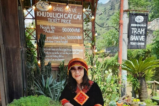 Private Tour Experience from Sapa Town to Cat Cat Village - The walk to Cat Cat: rice terraces + village life on the way