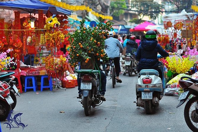Private tour - Hanoi old quarter cyclo tour (2 hours) - The 2-hour pace: photo time, street texture, and sensory reality