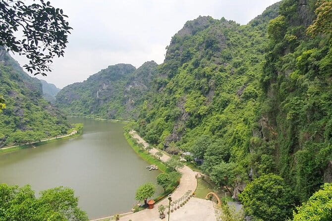 Private tour in Ninh Binh from Hanoi - Mua Caves: nearly 500 steps to a panoramic view