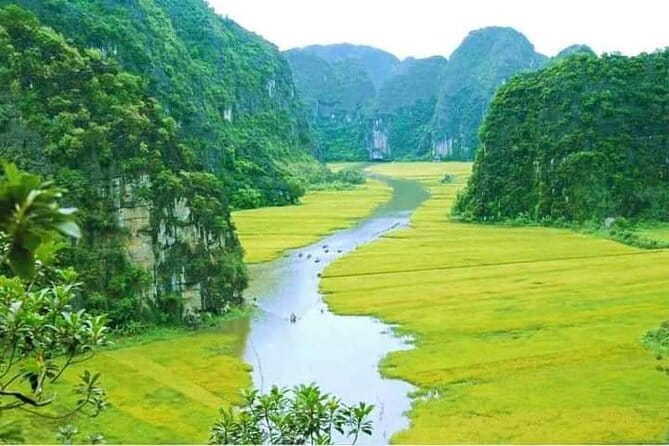 PRIVATE TOUR Ninh Binh One Day - Hoa lu- Tam Coc - Mua Cave - Lunch at 11:45: A Proper Vietnamese Set Meal (With Vegetarian Option)