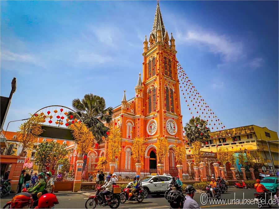 Private Tour: Visit 5 Districts In Ho Chi Minh By Motorbike - District 3: Thich Quang Duc, oldest buildings, and apartment-street Saigon