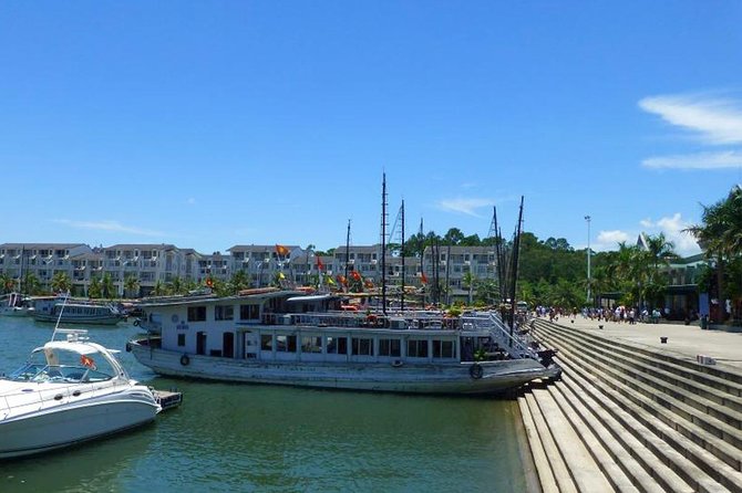 Private transfer between Hanoi and Halong - Door-to-door pickup in Hanoi: from Hoàn Kiếm Lake to Tuan Chau