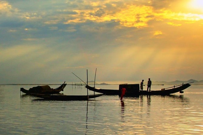Private transfer from Hue to Hoi An with fabulous stops - Thanh Toan Covered Bridge and a real village market morning