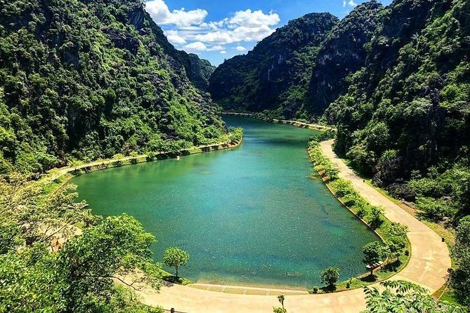Private Transfer FROM/to Hanoi TO/from Ninh Binh (Hotel Pickups) - Drop-off in Ninh Binh and Hanoi: hotel or famous spots
