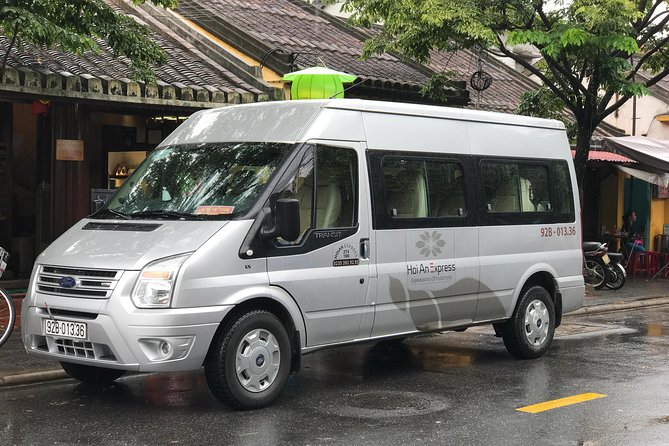 Private Transfer: Noi Bai Airport to/from Ha Noi City Center - The A/C vehicles: 2 seats, 3 seats, or up to 8