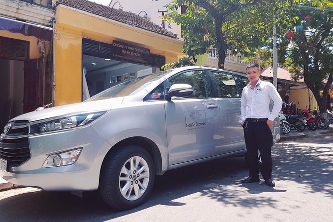Private Transfer: Noi Bai Airport to/from Ha Noi City Center - Toll fee included, tips not included