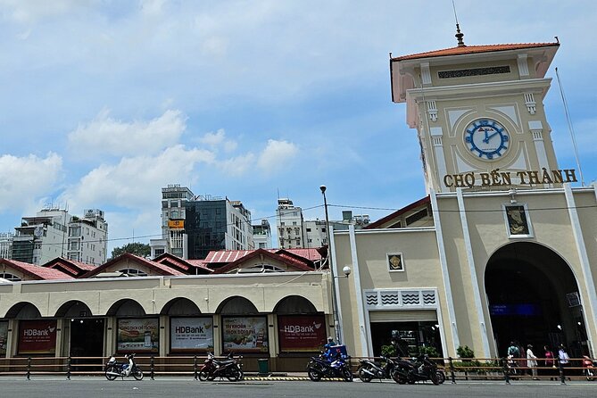 Private Walking Half Day Tour in Ho Chi Minh City - War Remnants Museum vs Independence Palace: pick your final mood