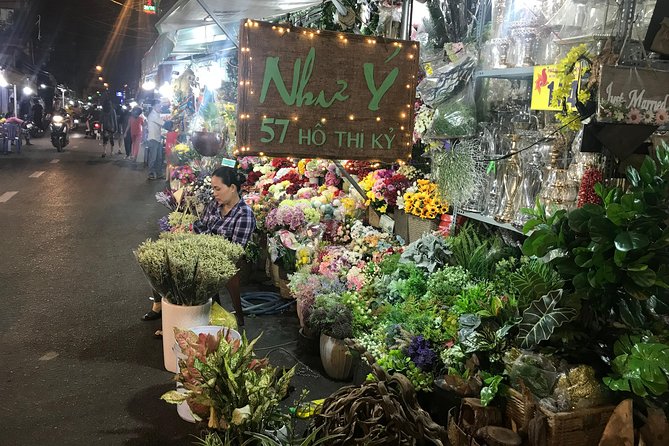 Private Walking Saigon Food Tour by Night - Walking Comfort Tips for a 3–4 Hour Night
