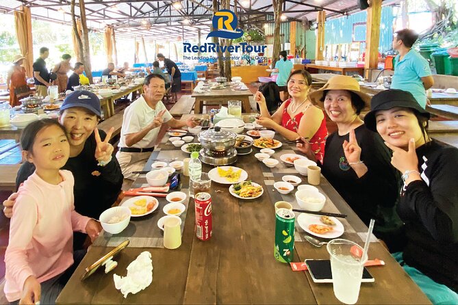 RED RIVER TOUR (Private tour): 4 ISLANDS TOUR BY SPEEDBOAT - Snorkeling that works: gear, bread-feeding, and guide help in the water