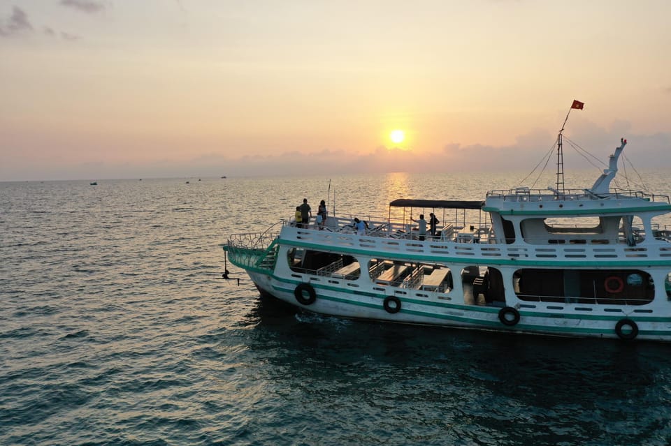 RedRiverTours - Enjoying Sunset & Night Squid Fishing - Who should book this squid fishing sunset cruise