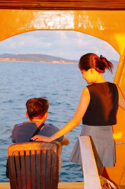 RedRiverTours - Enjoying Sunset & Night Squid Fishing - Dinner on board: eating the squid you fished