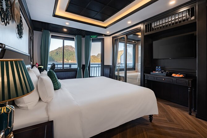 RITA CRUISE - LUXURY 5 STAR CRUISE in HALONG BAY from HANOI - Day 2: tai chi on the sundeck and a slow morning view