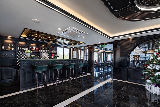 RITA CRUISE - LUXURY 5 STAR CRUISE in HALONG BAY from HANOI - Tuan Chau marina return and the Hanoi finish