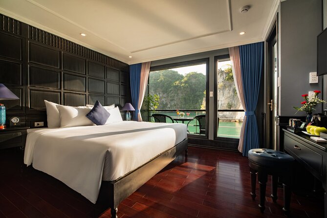 Rosy Cruise - Luxury 5 Star Cruise in Ha Long Bay-Lan Ha Bay (2D1N ) - Sunset happy hour and the chef’s cooking class