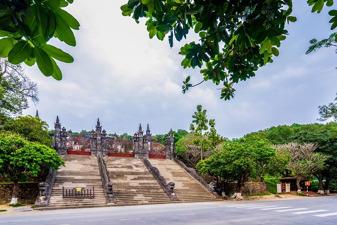 Round Trip: Da Nang/Hoi An – Hue with English-Speaking Driver - Thien Mu Pagoda: an older Hue anchor, with legend built in