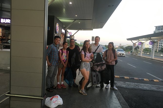 Saigon Airport to Ho Chi Minh City Center Private Transfer - Using airport Wi‑Fi to message saigonphoenix if you get lost