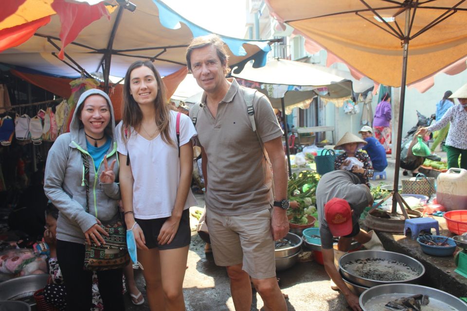Saigon City Motorbike Tour - District 1: Notre-Dame, the Post Office, and Nguyen Hue Street Energy