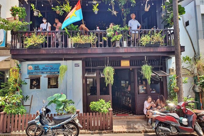 Saigon City Sights & War Remnant Museum on Scooter - Meeting your guide: personal, local, and practical