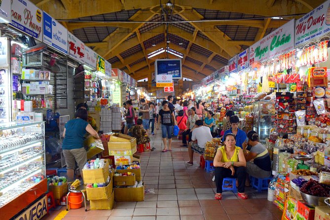 Saigon in a Day: Ho Chi Minh City Sightseeing and Night Food Tour - Independence Palace: the hour you’ll remember